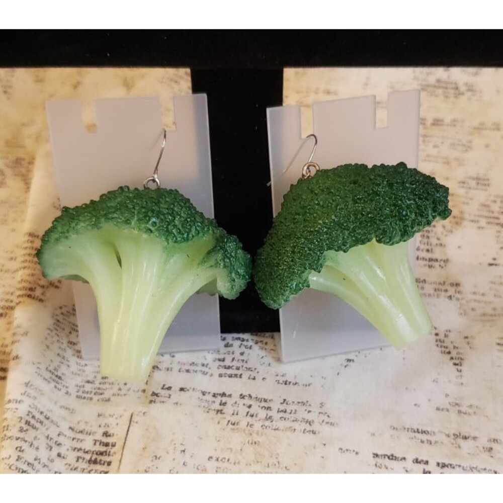Y2K, Quirky, Whimsical, Dangling Broccoli Floret Earrings - Life Sized Broccoli